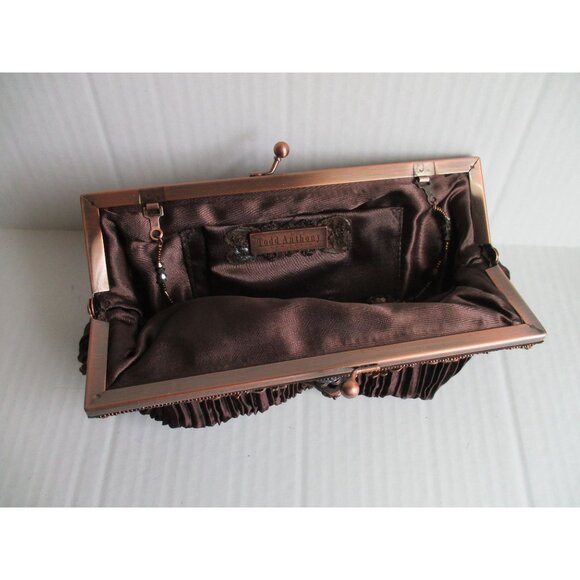 Elegant Black Clutch with Ornate Detailing - Picture 5 of 7